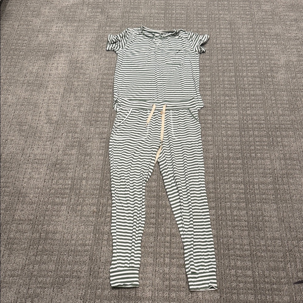 Women’s cream and green stripes a pajamas. In great condition